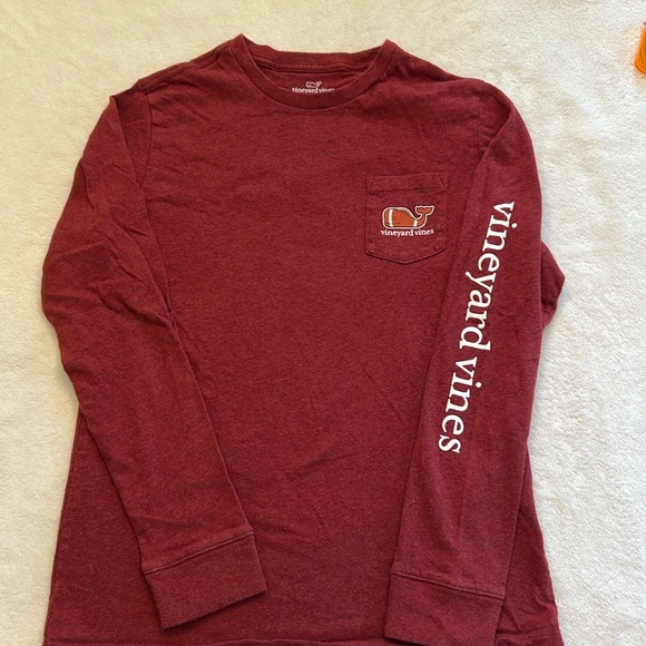 Vineyard Vine Football Whale Logo Sleeve Pocket Tee Size Medium youth. - Picture 4 of 6